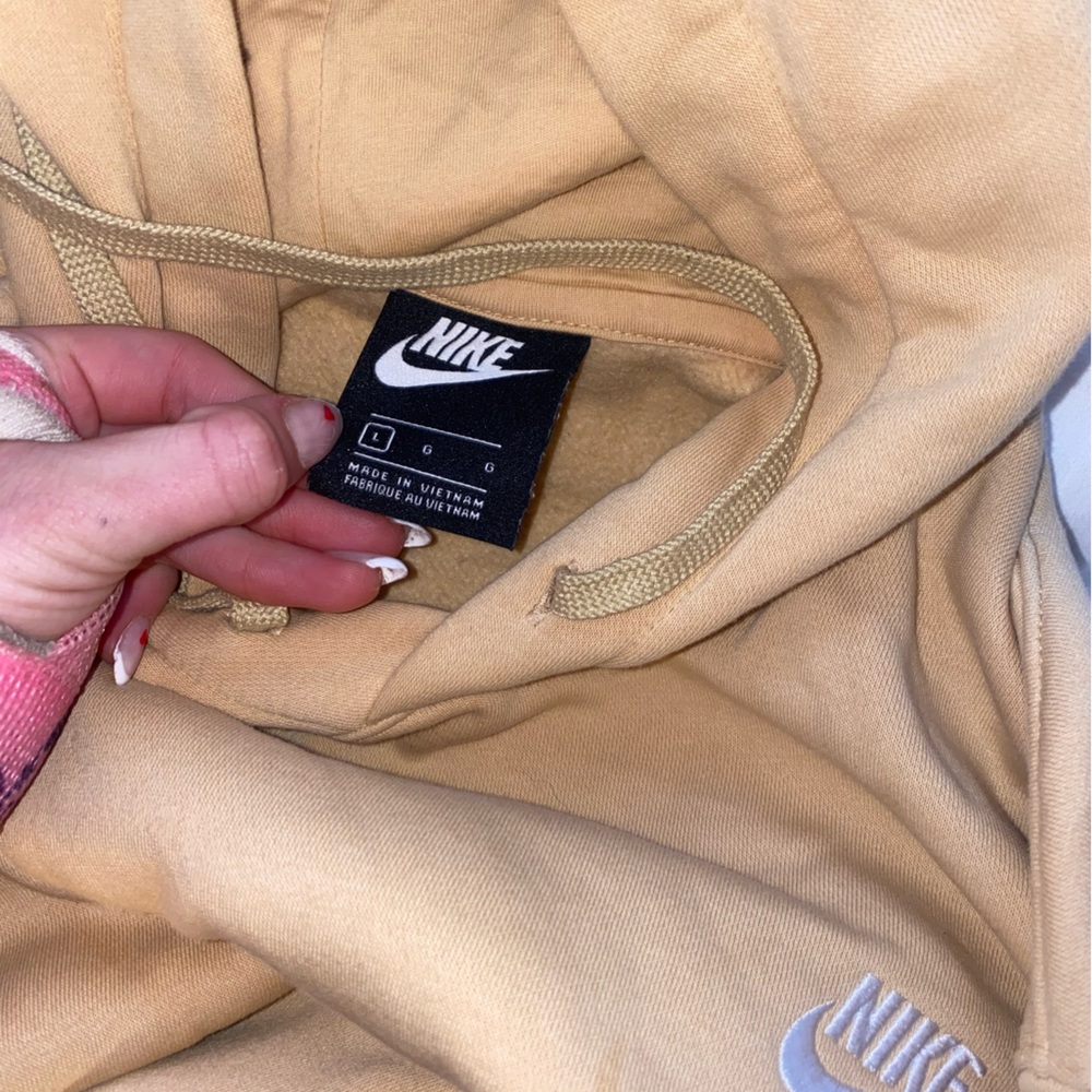 Nike Men’s SportClub Wear Hoodie - Picture 2 of 3